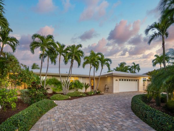 Canal Front Vacation Home with Caged Pool & Boat Dock in Marathon