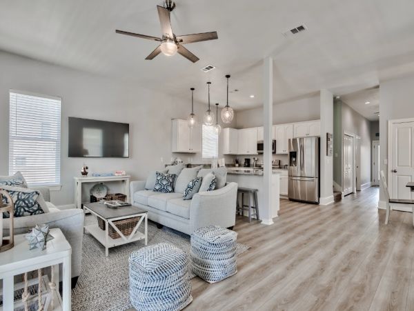 Beautiful Pool Vacation Home with 7 Bedrooms Sleeps 20