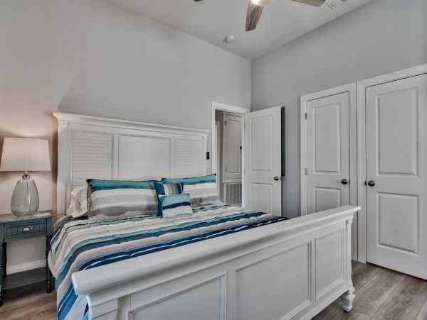 Beautiful Pool Vacation Home with 7 Bedrooms Sleeps 20
