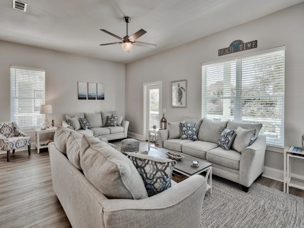 Beautiful Pool Vacation Home with 7 Bedrooms Sleeps 20