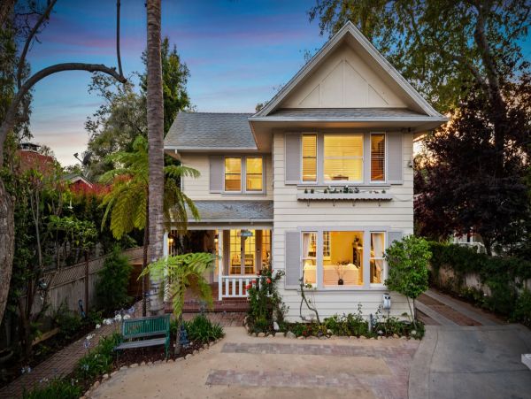 Gorgeous Four Bedroom Home with Private Pool & Spa