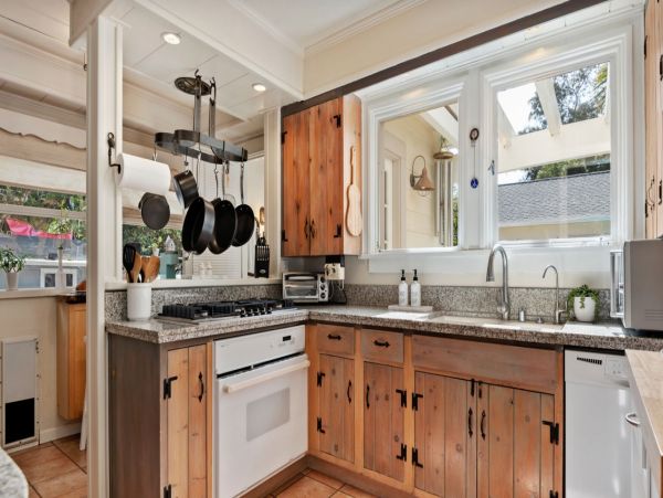 Gorgeous Four Bedroom Home with Private Pool & Spa