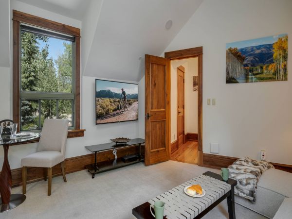 Mountain View Six Bedroom Vacation Home in Edwards