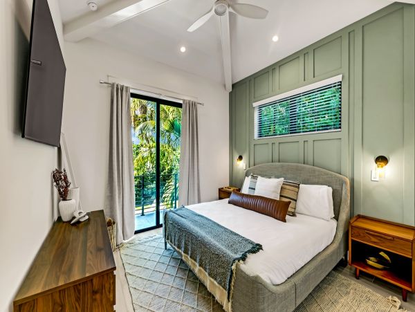 Holmes Beach Four Bedroom Walk to Beach Vacation Rental Home