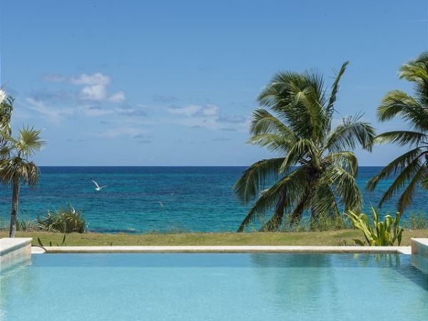 Oceanfront Luxury Vacation Estate in Bahamas Sleeps 16