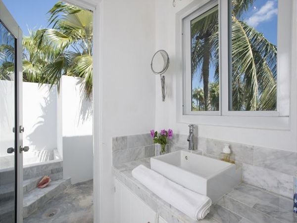 Oceanfront Luxury Vacation Estate in Bahamas Sleeps 16