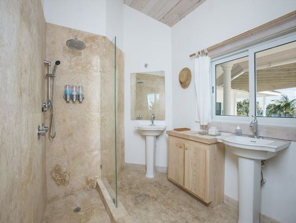 Oceanfront Luxury Vacation Estate in Bahamas Sleeps 16