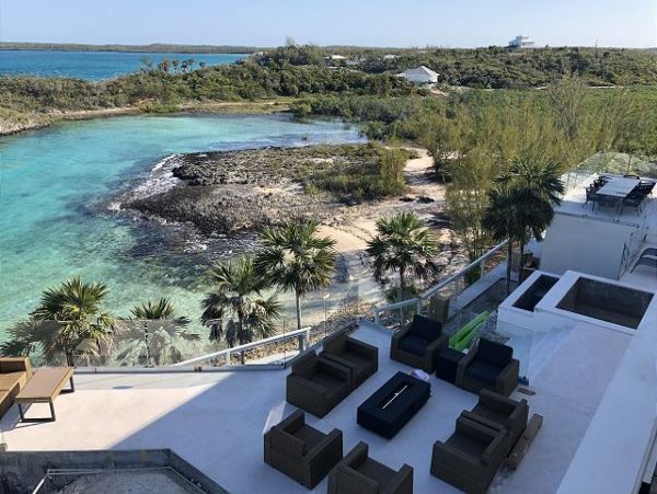 Bahamas Posh Six Bedroom Beachfront Estate in Bahamas