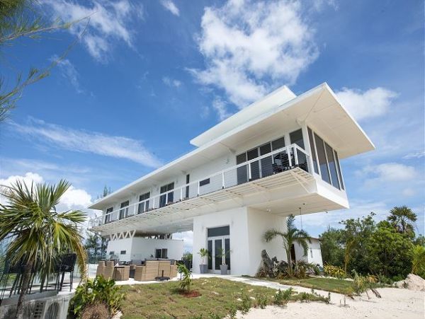 Bahamas Posh Six Bedroom Beachfront Estate in Bahamas