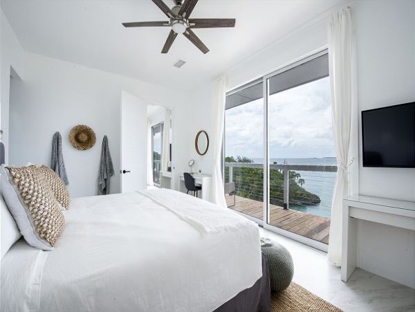 Bahamas Posh Six Bedroom Beachfront Estate in Bahamas