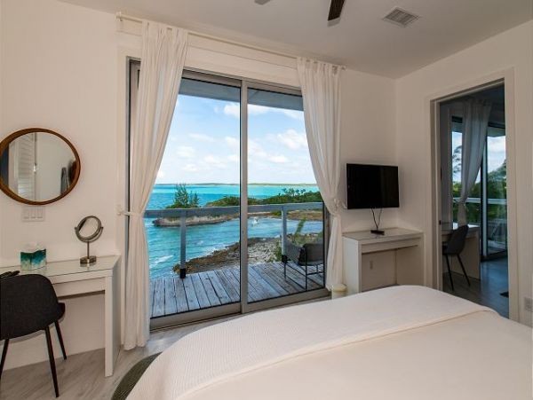 Bahamas Posh Six Bedroom Beachfront Estate in Bahamas
