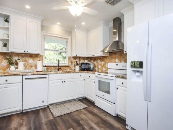 Walk to Beach Three Bedroom Vacation Home in Sanibel