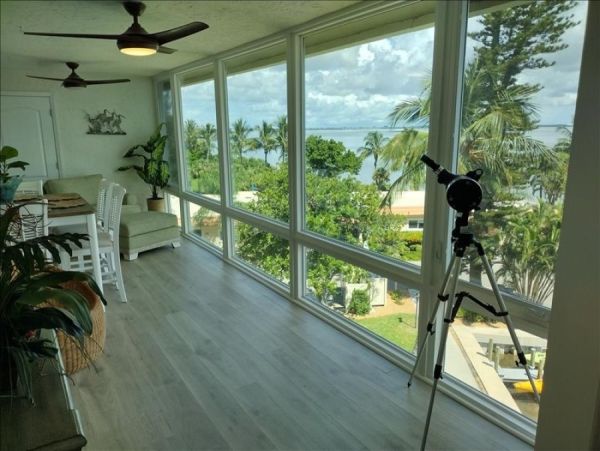 Lovely Two Bedroom Condo with Bay View Sleeps 4
