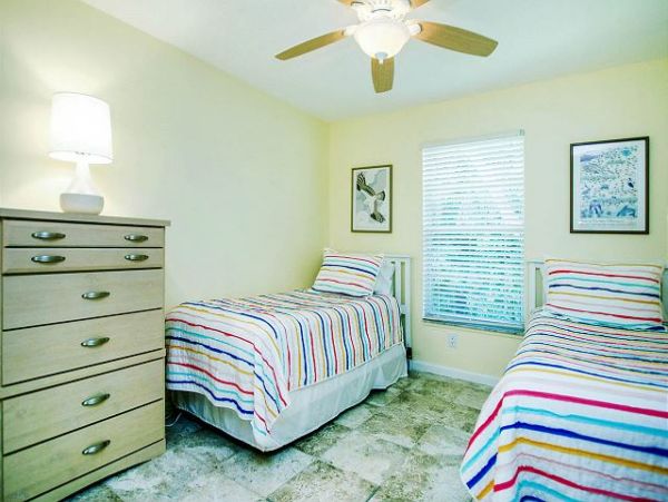 Lovely 2 Bedroom Duplex Walk to Beach