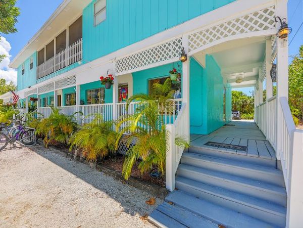 Steps to Beach Sanibel Vacation Condo Two Bedroom