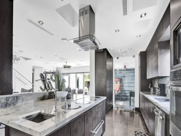 Luxury Six Bedroom Vacation Home in Fort Lauderdale