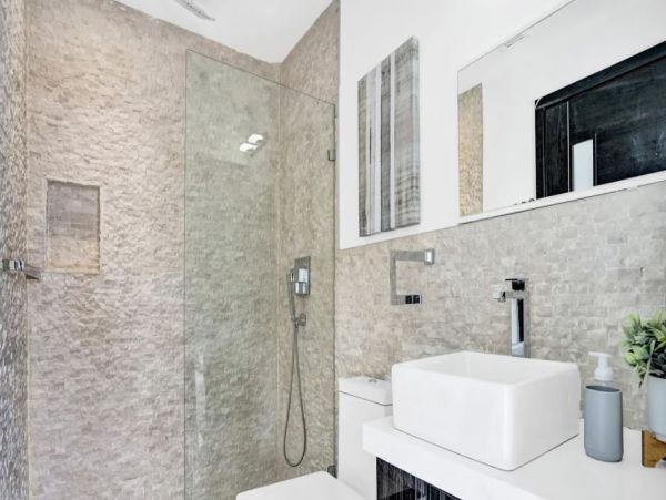 Luxury Six Bedroom Vacation Home in Fort Lauderdale