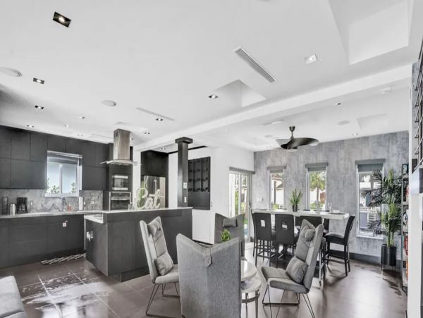 Luxury Six Bedroom Vacation Home in Fort Lauderdale