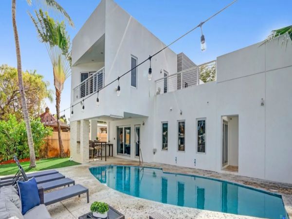 Luxury Six Bedroom Vacation Home in Fort Lauderdale