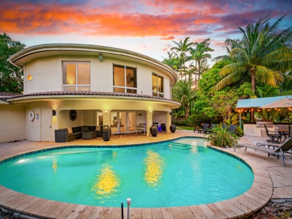 South Florida Waterfront Vacation Rental  7-Bedroom Luxury Villa with Private Pool