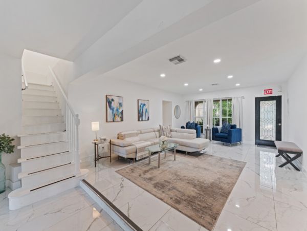 South Florida Waterfront Vacation Rental  7-Bedroom Luxury Villa with Private Pool