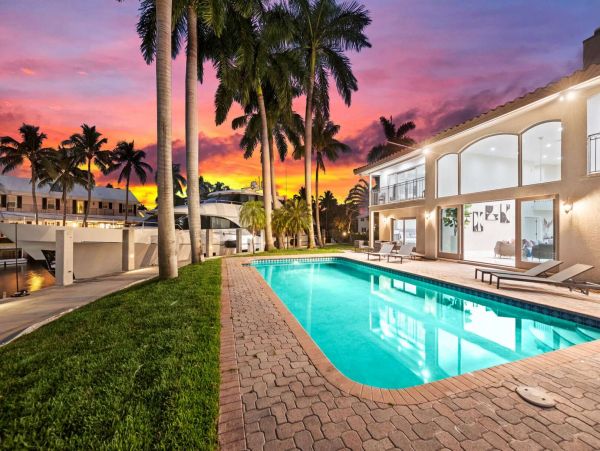 Waterfront Luxury Six Bedroom Vacation Home in Fort Lauderdale