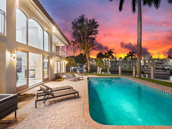 Waterfront Luxury Six Bedroom Vacation Home in Fort Lauderdale
