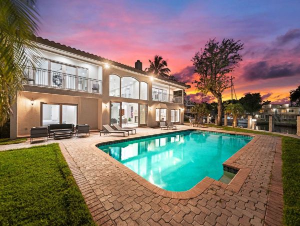 Waterfront Luxury Six Bedroom Vacation Home in Fort Lauderdale