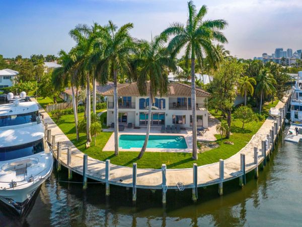 Waterfront Luxury Six Bedroom Vacation Home in Fort Lauderdale