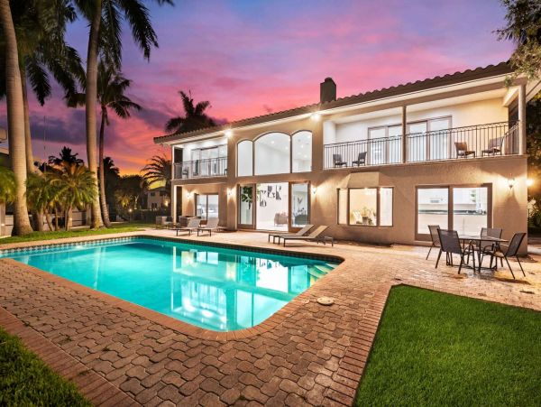 Waterfront Luxury Six Bedroom Vacation Home in Fort Lauderdale
