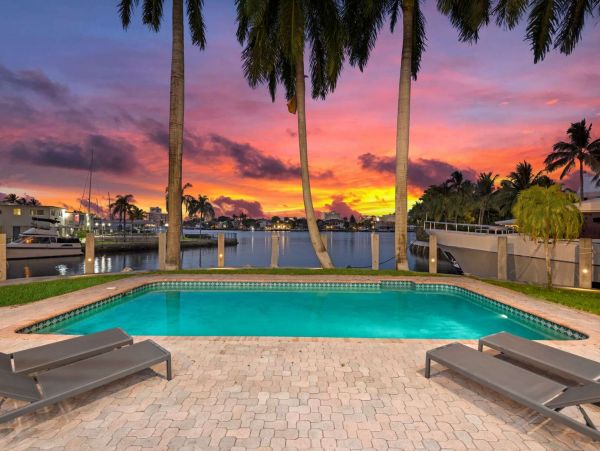 Waterfront Luxury Six Bedroom Vacation Home in Fort Lauderdale