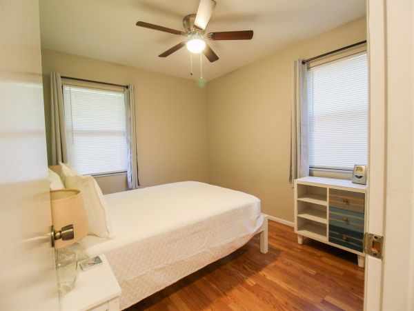 Delightful Two Bedroom Vacation Home in Venice Two Min Walk to The Beach