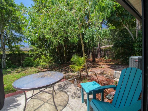 Delightful Two Bedroom Vacation Home in Venice Two Min Walk to The Beach