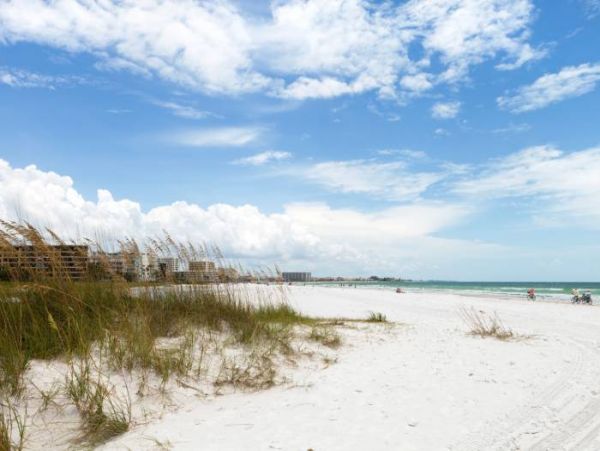 Delightful Two Bedroom Vacation Home in Venice Two Min Walk to The Beach