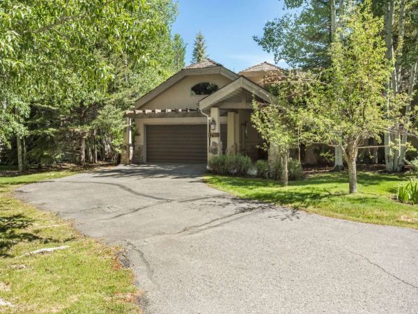 Eduards Vacation Home Four Bedroom Mountain Views