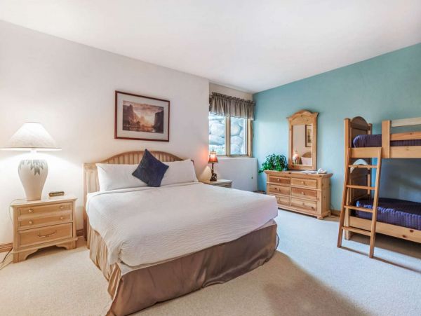 Eduards Vacation Home Four Bedroom Mountain Views