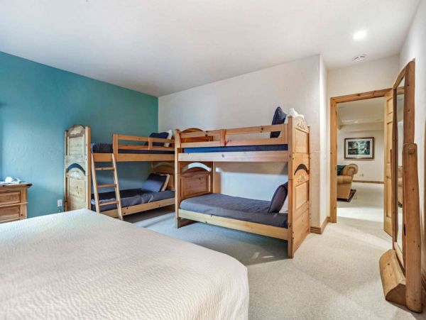 Eduards Vacation Home Four Bedroom Mountain Views