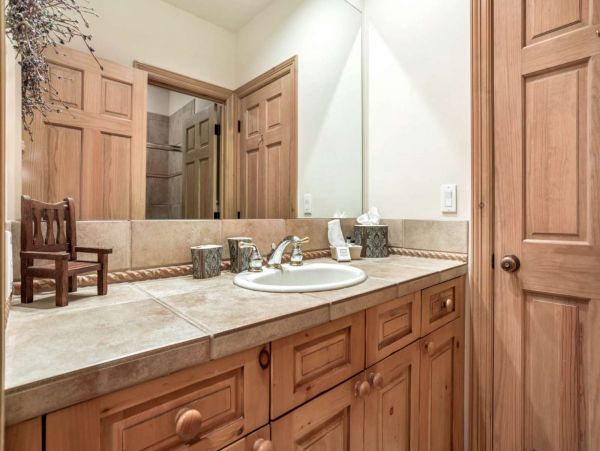 Eduards Vacation Home Four Bedroom Mountain Views