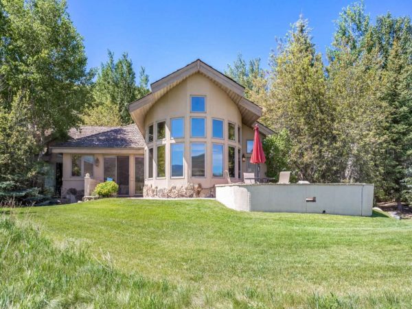 Eduards Vacation Home Four Bedroom Mountain Views
