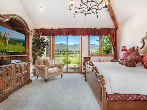 Eduards Vacation Home Four Bedroom Mountain Views