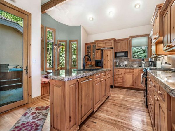 Eduards Vacation Home Four Bedroom Mountain Views