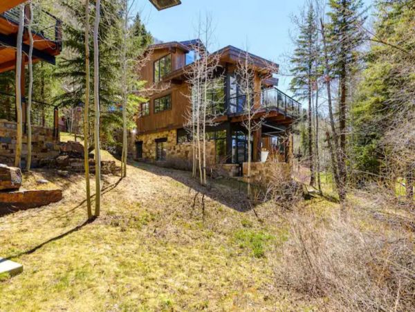 Luxury Five Bedroom Vacation Home in Vail with Great Views