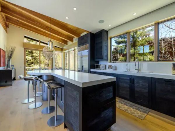 Luxury Five Bedroom Vacation Home in Vail with Great Views