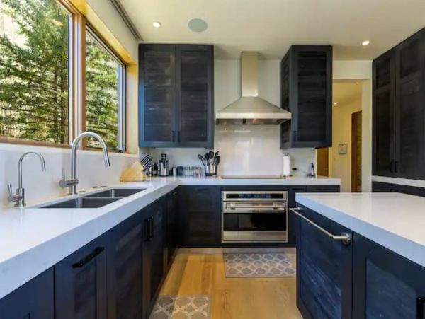 Luxury Five Bedroom Vacation Home in Vail with Great Views