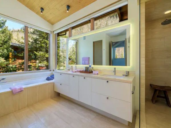 Luxury Five Bedroom Vacation Home in Vail with Great Views