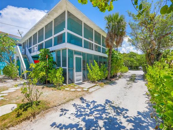 Lovely Sanibel Vacation Condo with 2 Bedrooms Walk to Beach