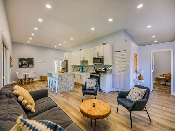 Lovely Sanibel Vacation Condo with 2 Bedrooms Walk to Beach