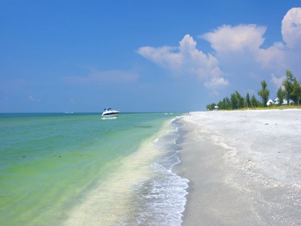 Lovely Sanibel Vacation Condo with 2 Bedrooms Walk to Beach