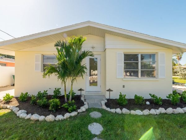 Holmes Beach Vacation Rental with 3 Bedrooms