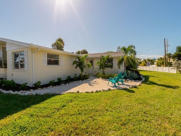 Holmes Beach Vacation Rental with 3 Bedrooms